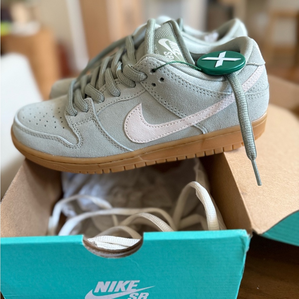 Nike SB Dunk Low Pro in Sage and White